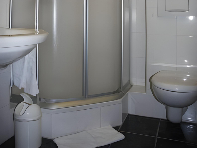 Bathroom 7