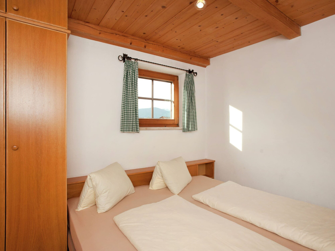 Bedroom 2, Apartment in St. Johann in Tyrol With a Garden, Kitzbühel