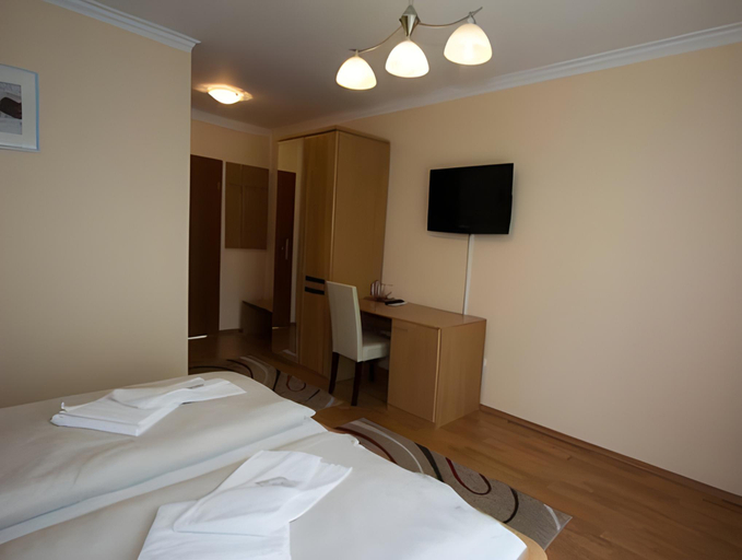 Bedroom 13