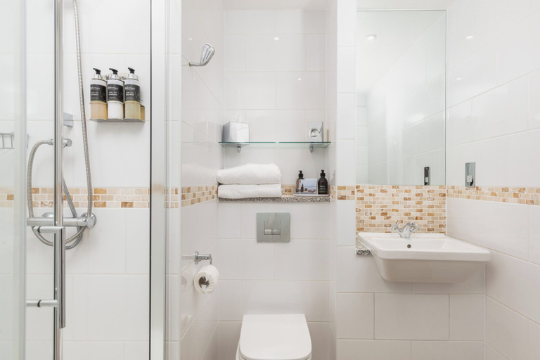 Bathroom 5, Carnoustie Golf Hotel, Angus