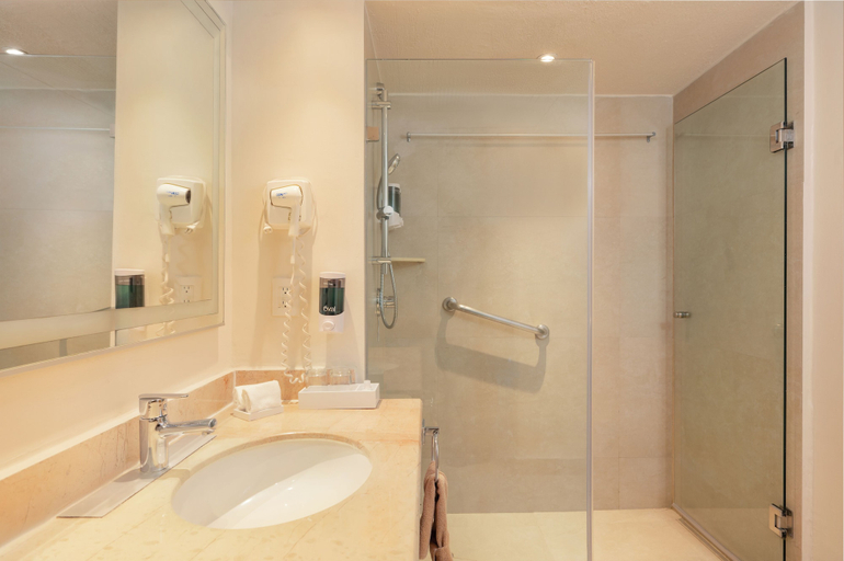 Bathroom 4, Royal Solaris Cancun - All Inclusive, Benito Juárez