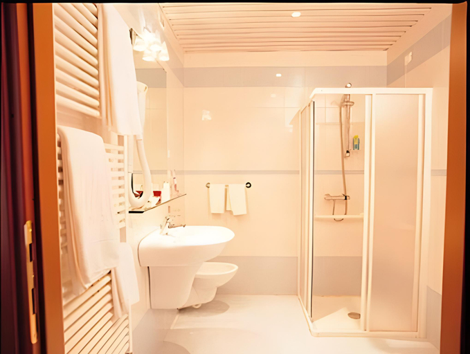 Bathroom 7