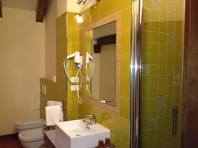 Bathroom 7