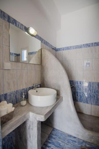 Bathroom 3, Sunshine Studios, South Aegean