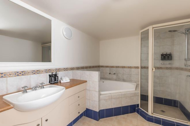 Bathroom 18