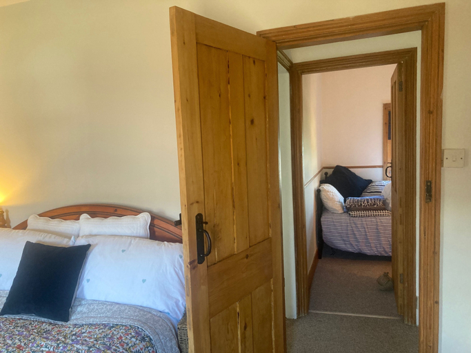 Room 5, Sunset Cottage Sleeps 6 With Sea Views, Isle of Wight