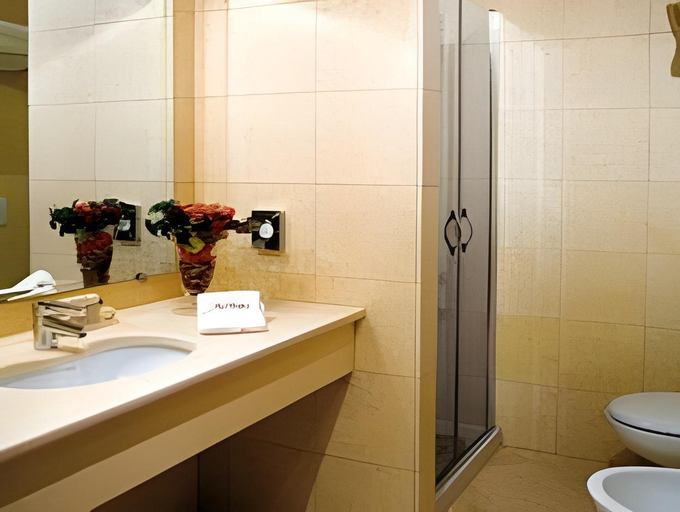 Bathroom 13