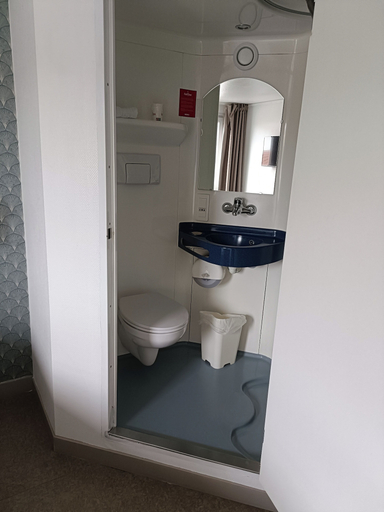 Bathroom 4, Kyriad Direct Clermont Ferrand Nord Gerzat, Puy-de-Dôme