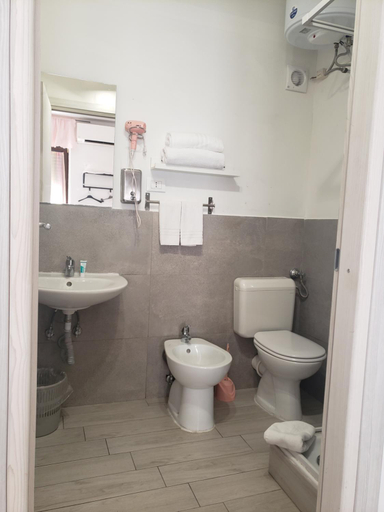 Bathroom, B&B metro B fronte metro, Rome