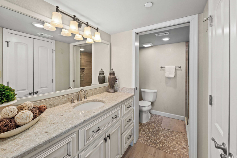 Bathroom 3, Beachside Bliss by Avantstay Beachfront w/ Pool, Bay