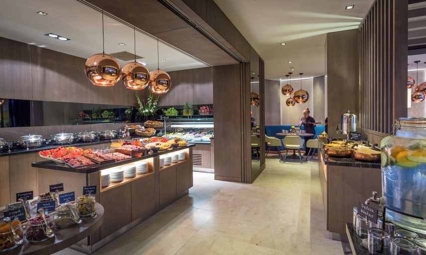 Food & Drinks 5, Clayton Hotel Chiswick, London