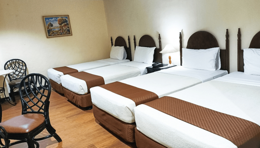 Bedroom 3, Golden Peak Hotel & Suites, Cebu City