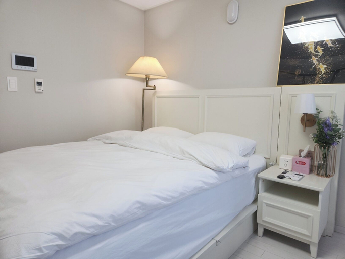 Bedroom 25
