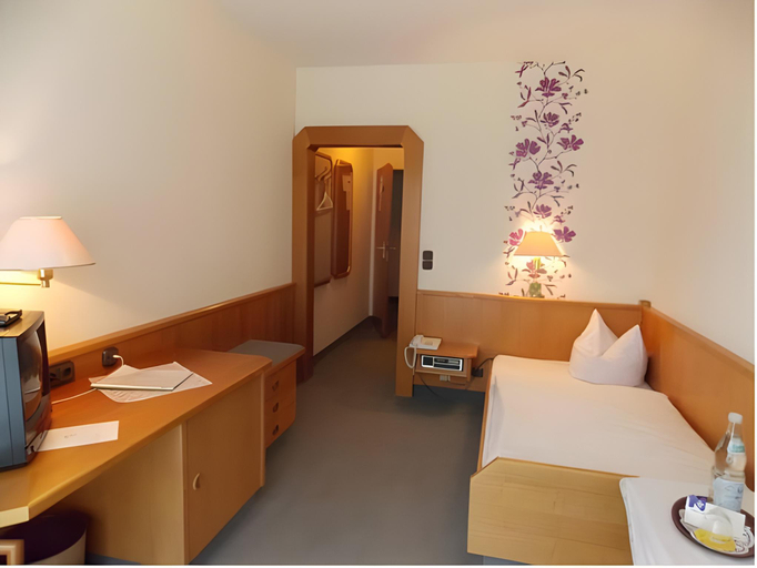 Bedroom 13