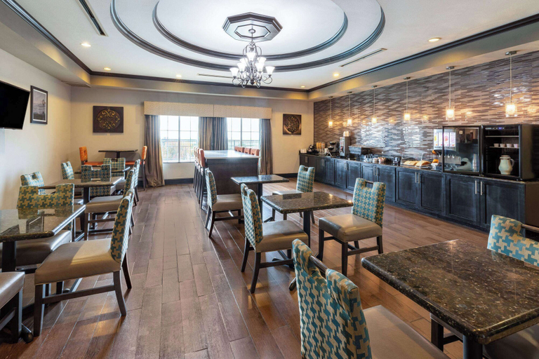 Food & Drinks 5, La Quinta Inn & Suites by Wyndham Fort Worth - Lake Worth, Fort Worth