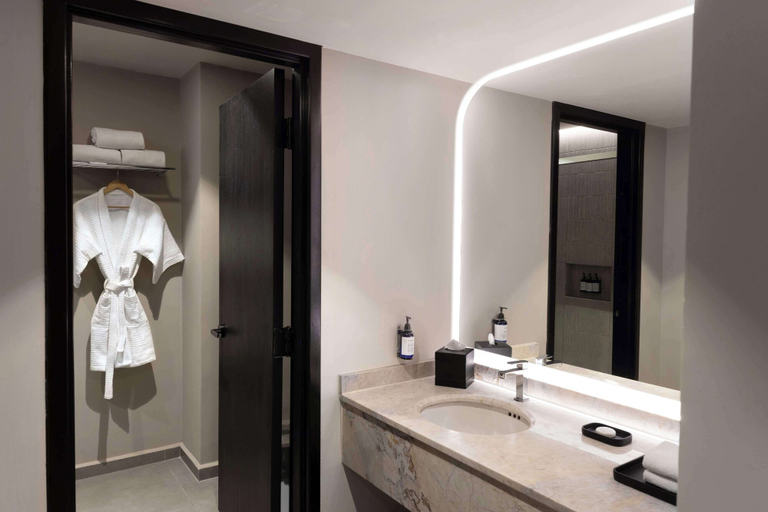 Bathroom 3, Hilton México City Airport, Mexico City