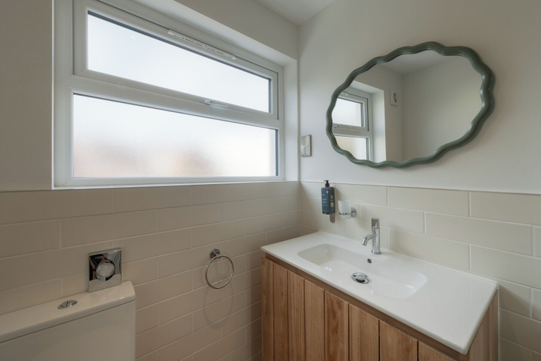Bathroom 2, Florence Gardens Hotel & Restaurant, Portsmouth