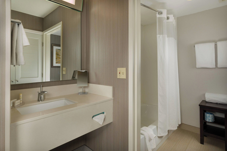 Bathroom 3, Courtyard by Marriott New Haven Orange-Milford, New Haven