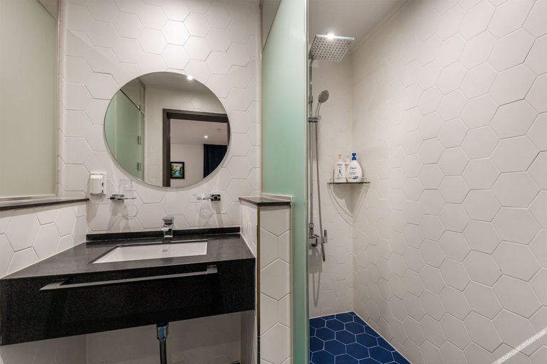 Bathroom 5, Osan Honors Hotel, Pyeongtaek