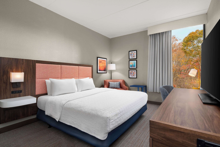 Bedroom 3, Hampton Inn Norfolk/Virginia Beach, Virginia Beach