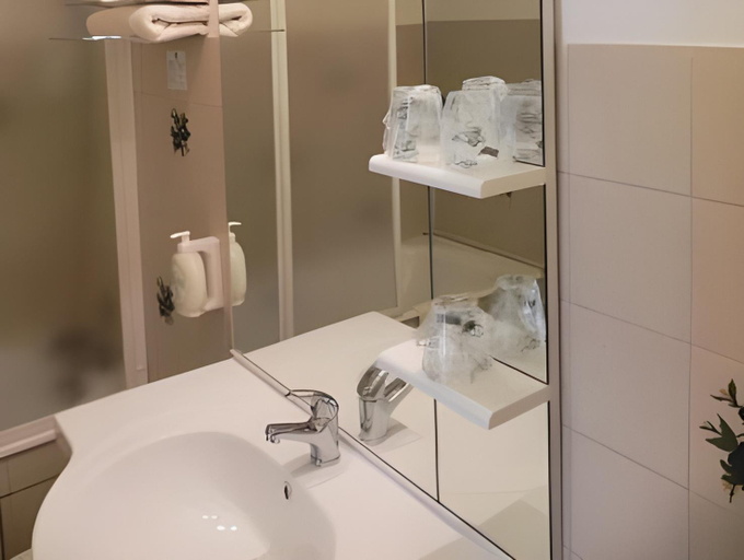 Bathroom 10