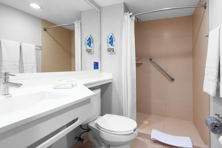 Bathroom 5, City Express by Marriott Aguascalientes Sur, Aguascalientes