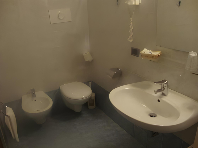 Bathroom 7
