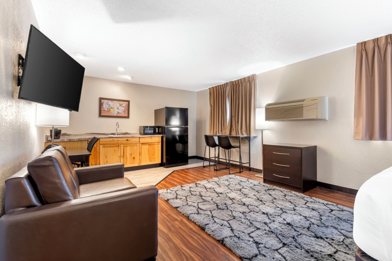 Others 5, Harmony Inn, Brown