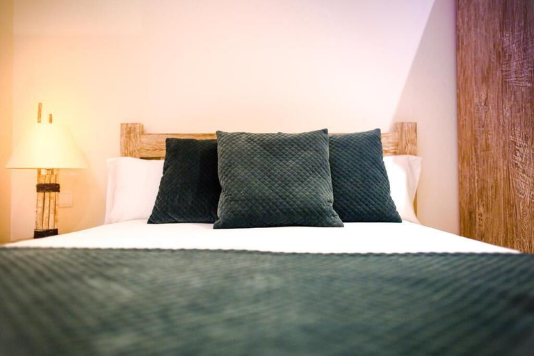 Bedroom 2, La Bodega Suites, Barcelona