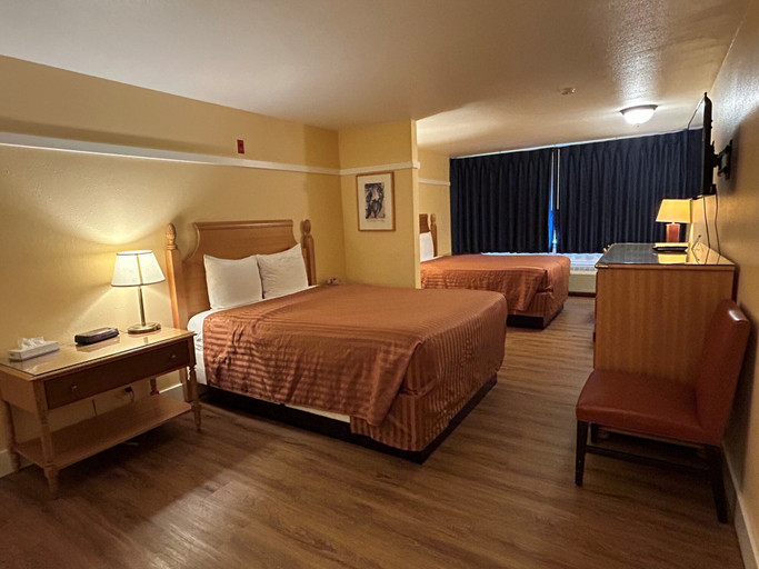 Bedroom 3, Marina Inn, King