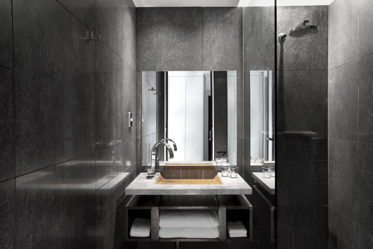 Bathroom 10