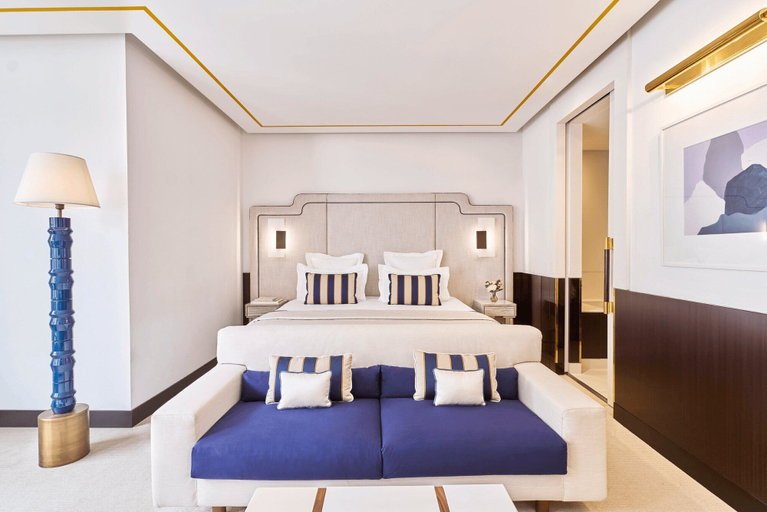 Bedroom 3, Hôtel Barrière Le Majestic Cannes, Alpes-Maritimes
