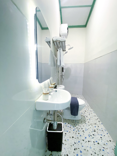 Bathroom 13
