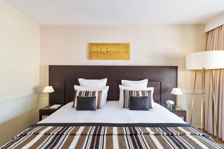 Bedroom 2, Hôtel Barrière Le Gray d'Albion, Alpes-Maritimes