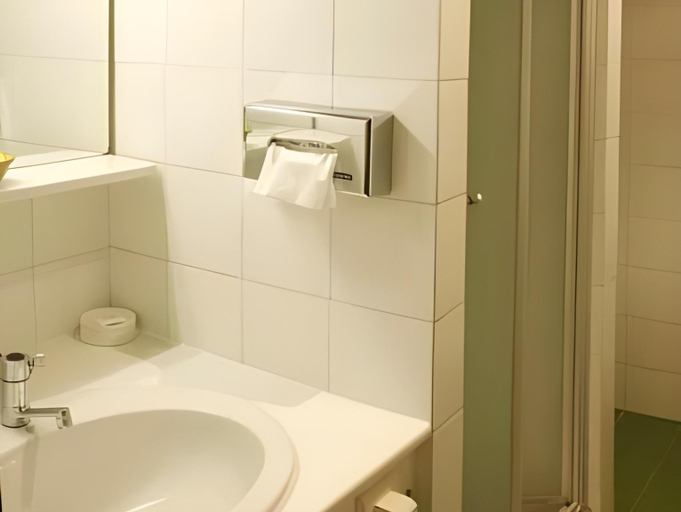 Bathroom 8