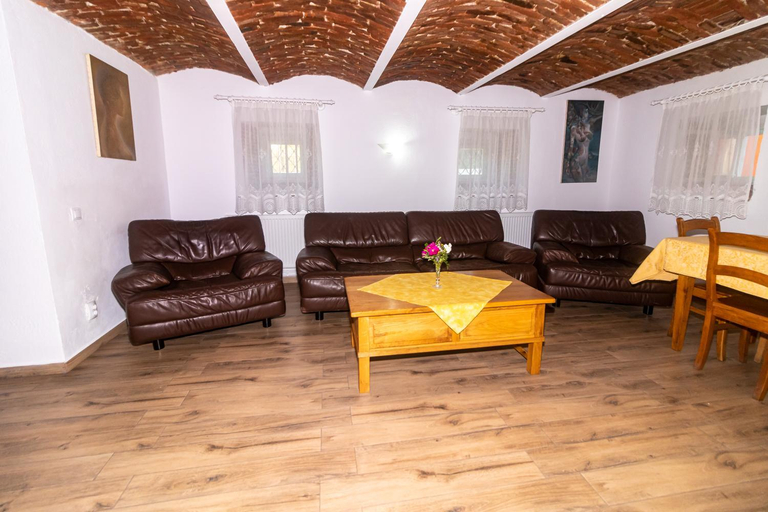 Others 3, Flanderhof Manor, Rosia