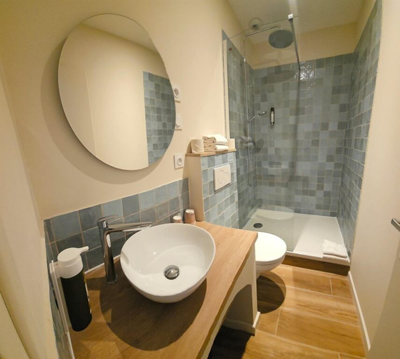 Bathroom 5, Adonis Sanary Grand Hôtel des Bains, Var