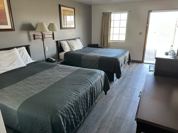 Bedroom 5, Southern Nights Motel, Scott