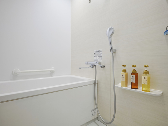 Bathroom 10