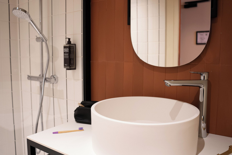 Bathroom 5, ibis Styles Montauban, Tarn-et-Garonne