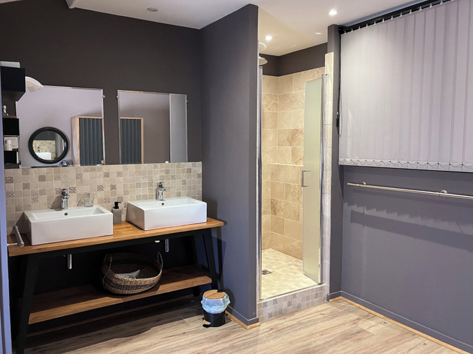 Bathroom 5, Le Numéro 15, Gironde