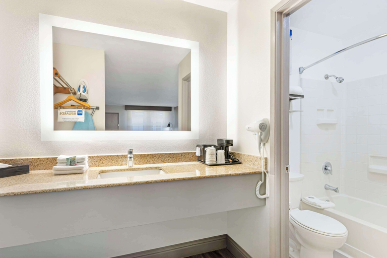 Bathroom 5, Best Western Marina State Beach, Monterey