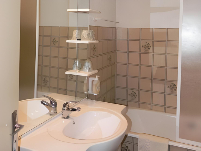 Bathroom 11