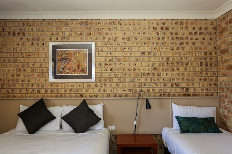 Bedroom 2, Clermont Country Motor Inn, Belyando