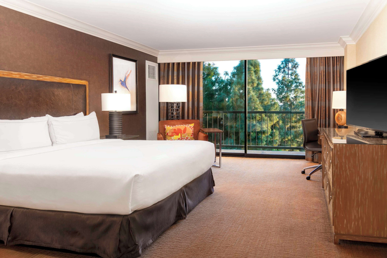 Bedroom 3, Hilton Orange County/Costa Mesa, Orange