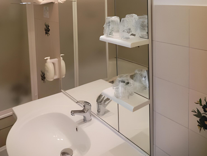 Bathroom 7
