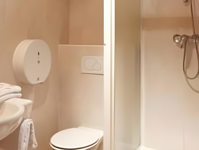 Bathroom 10