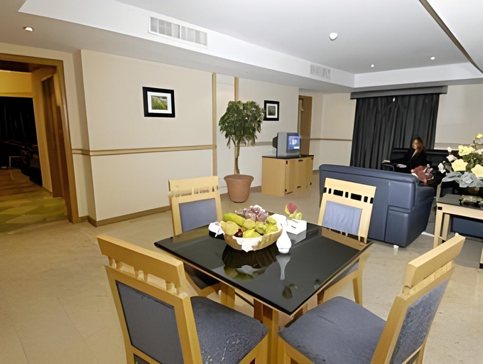 Dining Room 4