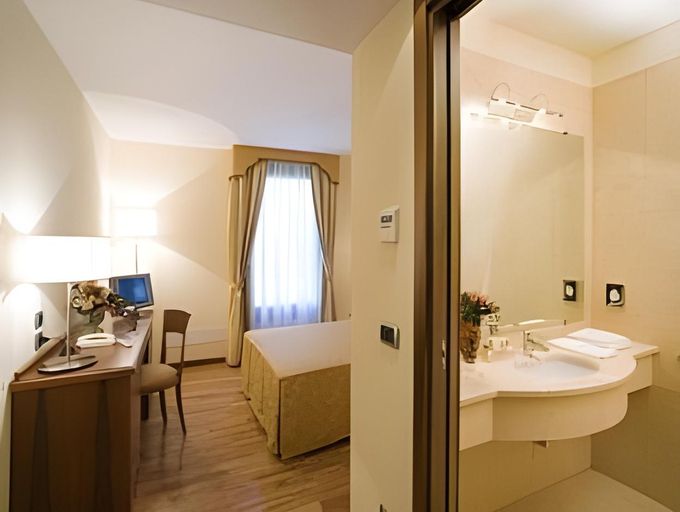 Bathroom 9