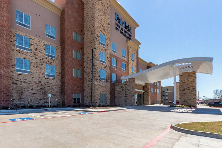 Exterior & Views 2, Fairfield Inn & Suites by Marriott Dallas Arlington South, Arlington